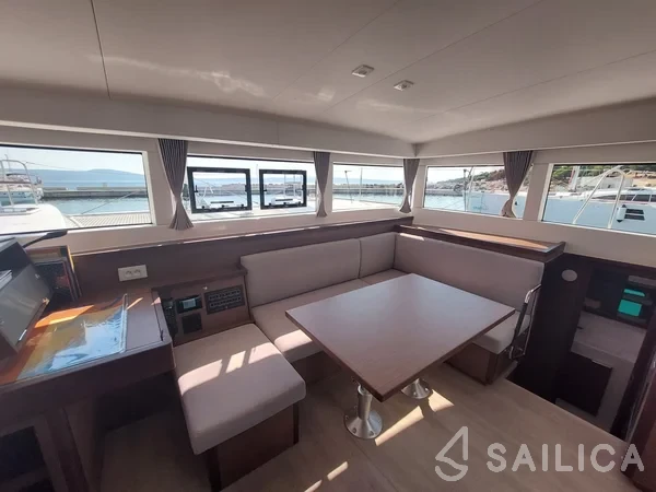 Lagoon 40 - Yacht Charter Sailica