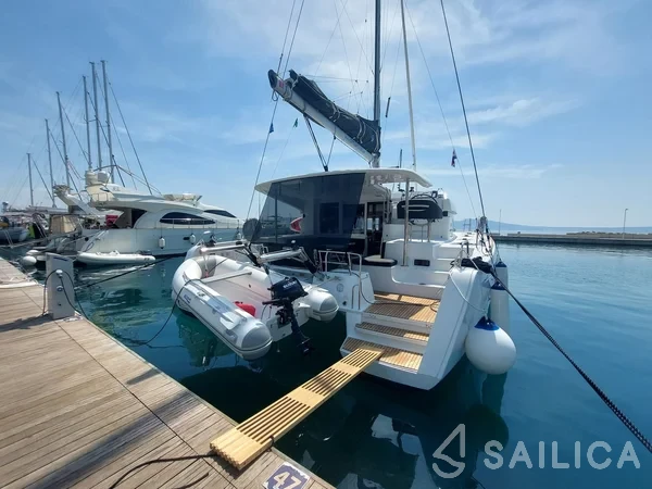 Lagoon 40 - Yacht Charter Sailica