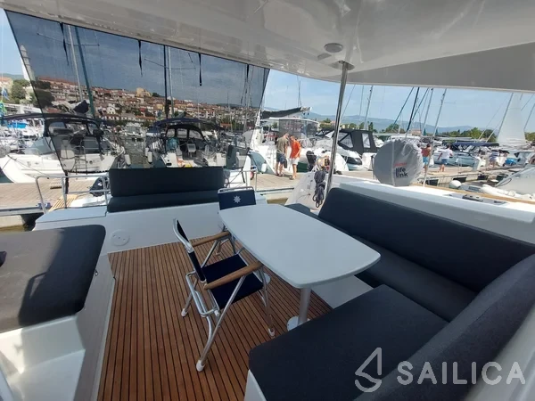 Lagoon 40 - Yacht Charter Sailica