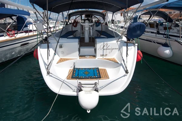 Sun Odyssey 42.2 Exclusive - 3 cab. - Yacht Charter Sailica