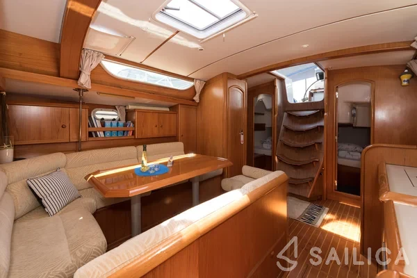 Sun Odyssey 42.2 Exclusive - 3 cab. - Yacht Charter Sailica