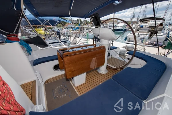 Sun Odyssey 42.2 Exclusive - 3 cab. - Yacht Charter Sailica