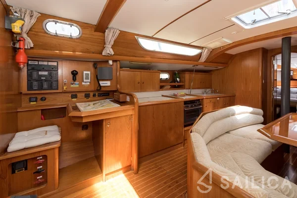 Sun Odyssey 42.2 Exclusive - 3 cab. - Yacht Charter Sailica
