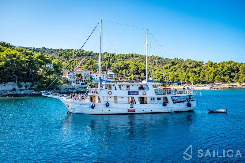 Motoryacht - Yacht Charter Sailica