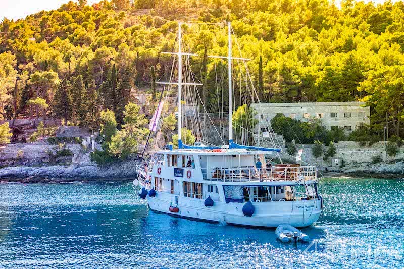 Motoryacht - Yacht Charter Sailica