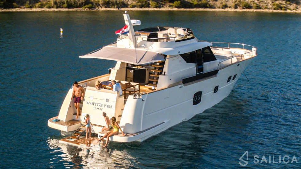 Monachus M70 - Yacht Charter Sailica