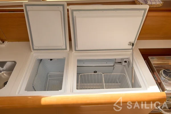 Sun Odyssey 479 - Yacht Charter Sailica