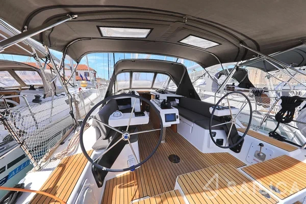 Dufour 360 GL - Yacht Charter Sailica
