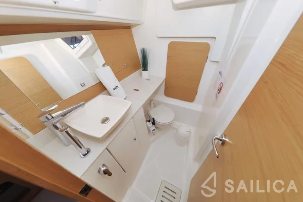 Dufour 360 GL - Yacht Charter Sailica