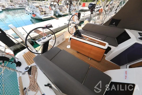 Dufour 360 GL - Yacht Charter Sailica