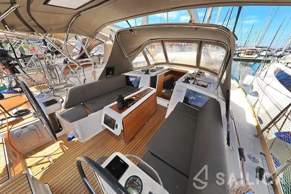Dufour 360 GL - Yacht Charter Sailica