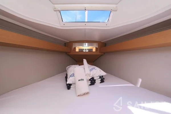 Dufour 360 GL - Yacht Charter Sailica