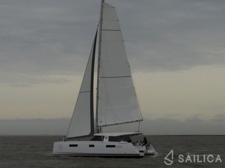 Nautitech 40 Open - 4 + 2 cab. - Yacht Charter Sailica
