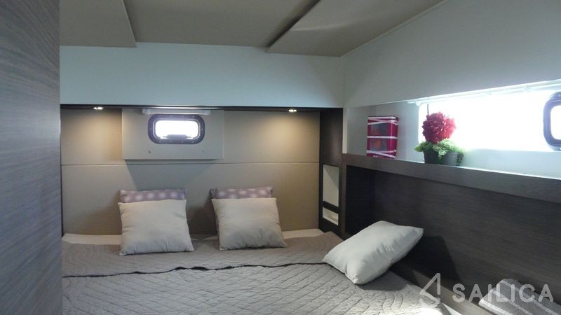 Nautitech 40 Open - 4 + 2 cab. - Yacht Charter Sailica