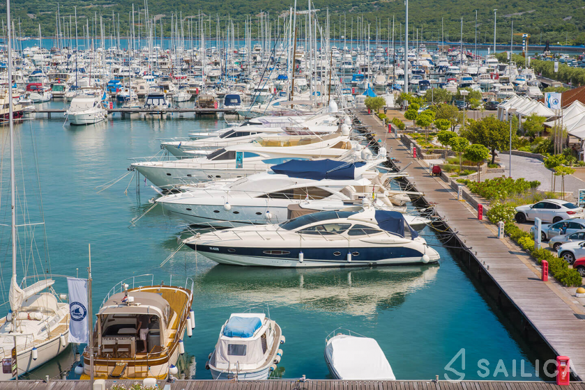 Salona 40 - Yacht Charter Sailica