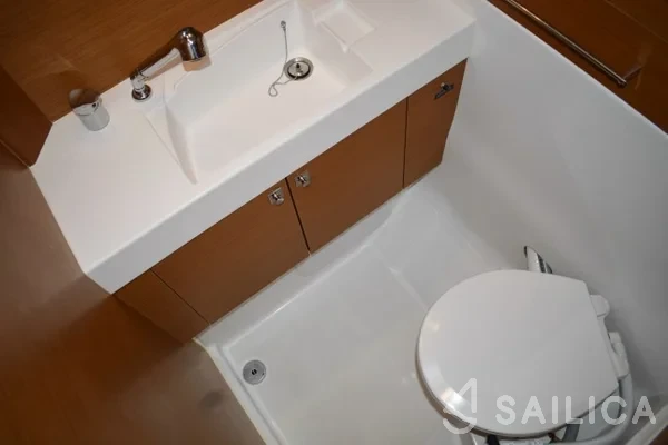 Sun Odyssey 519 - Yacht Charter Sailica