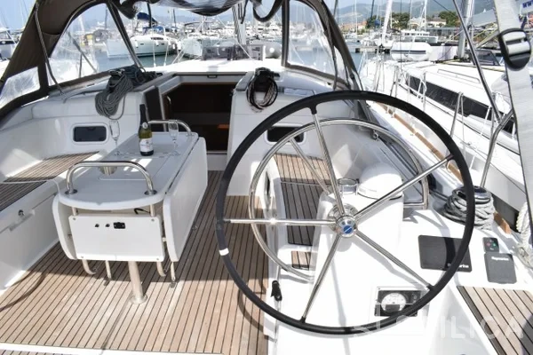 Sun Odyssey 519 - Yacht Charter Sailica