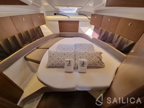 Antares 9 OB - Yacht Charter Sailica