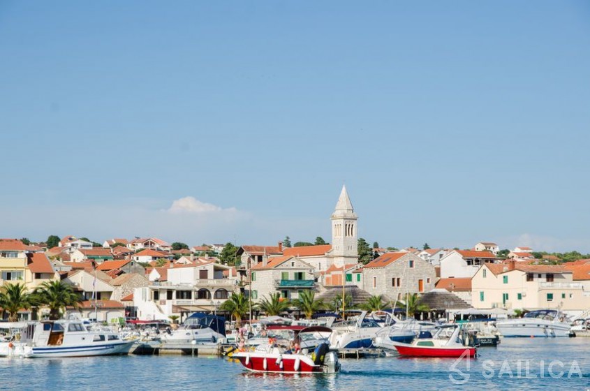 Quicksilver 675 Active Open  - Yacht Charter Sailica