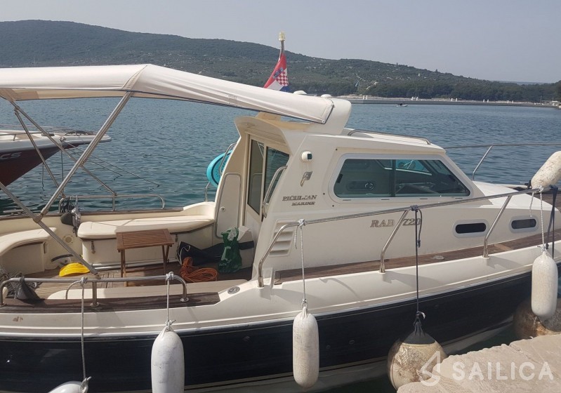 Piculjan 720 - Yacht Charter Sailica
