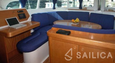 Lagoon 410 - Yacht Charter Sailica