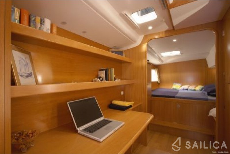 Lagoon 410 - Yacht Charter Sailica