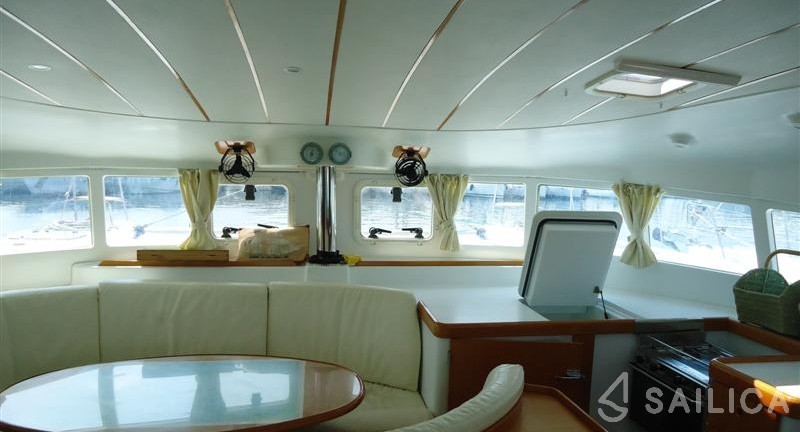 Lagoon 410 - Yacht Charter Sailica