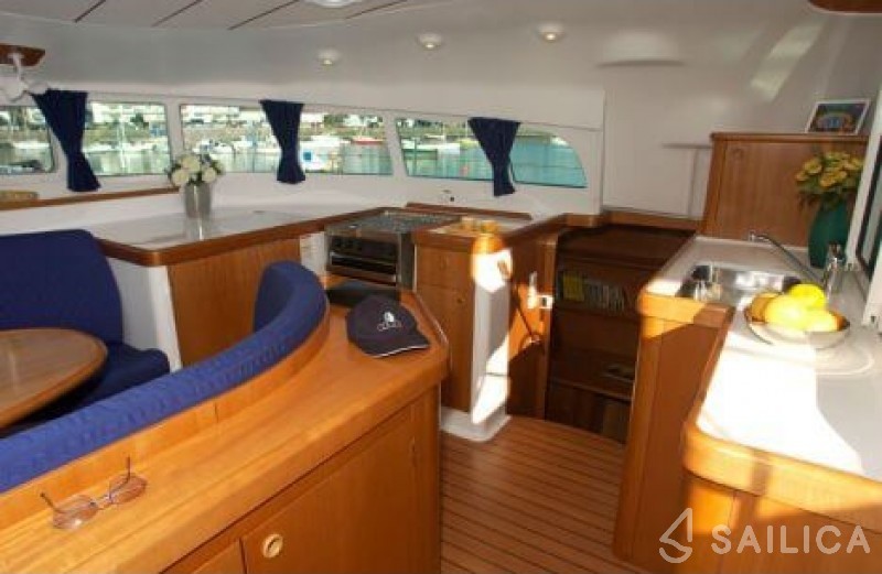 Lagoon 410 - Yacht Charter Sailica