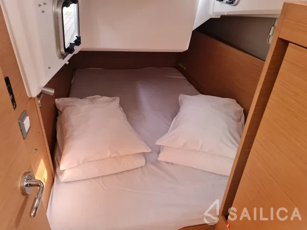 Sun Odyssey 410 - Yacht Charter Sailica
