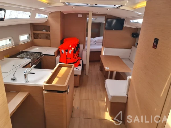 Sun Odyssey 410 - Yacht Charter Sailica