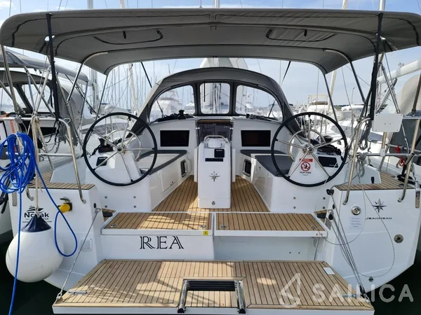 Sun Odyssey 410 - Yacht Charter Sailica
