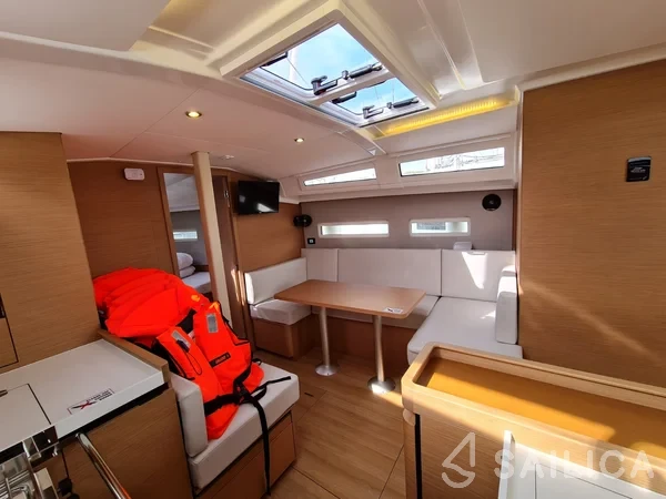 Sun Odyssey 410 - Yacht Charter Sailica