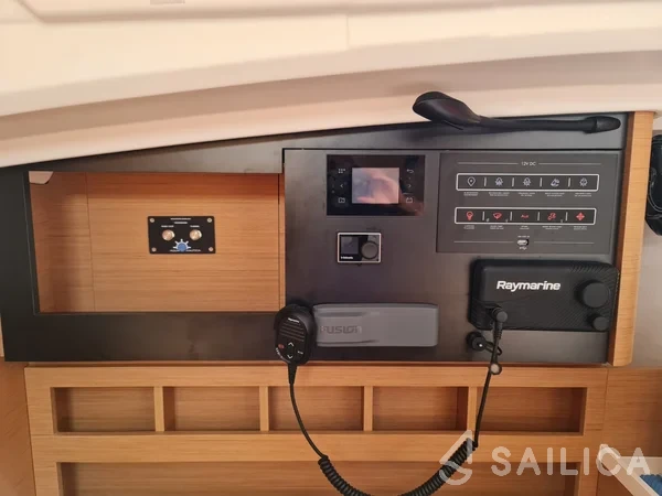 Sun Odyssey 410 - Yacht Charter Sailica