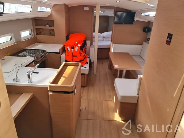 Sun Odyssey 410 - Yacht Charter Sailica