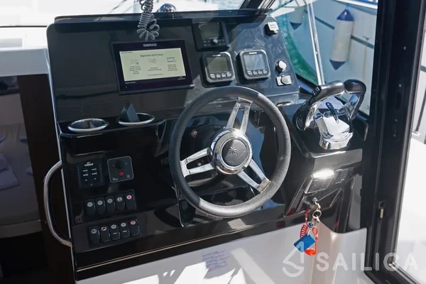Merry Fisher 1095 - Yacht Charter Sailica