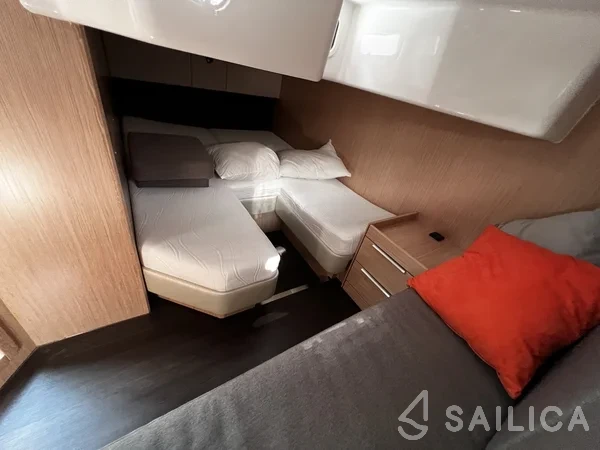 Bavaria 33 Sport - Yacht Charter Sailica