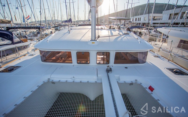 Lagoon 400 - Yacht Charter Sailica