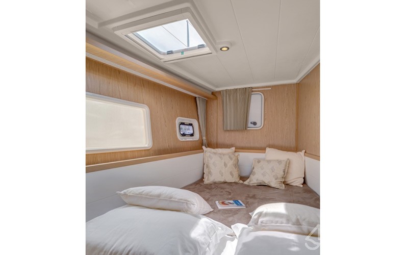 Lagoon 400 - Yacht Charter Sailica