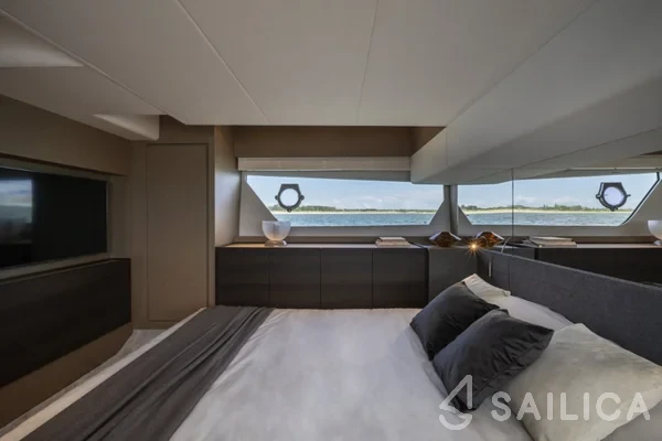 Ferretti 500 - Yacht Charter Sailica