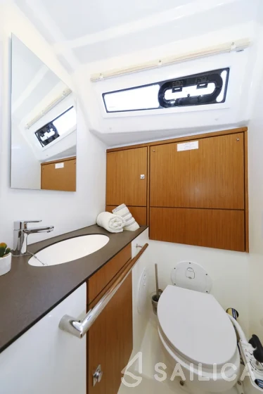 Bavaria 46 Cruiser - Yacht Charter Sailica