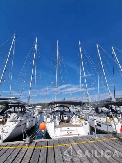 Bavaria 46 Cruiser - Yacht Charter Sailica