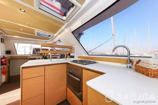 Nautitech 40 open NEW - 4 + 2 cab. - Yacht Charter Sailica
