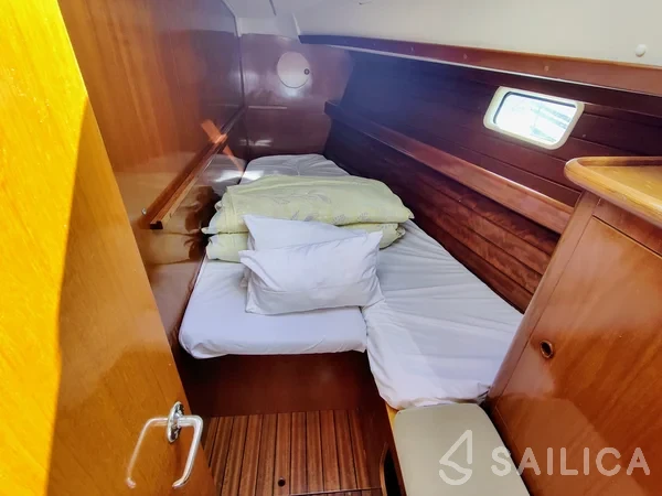 Oceanis Clipper 461 - Yacht Charter Sailica