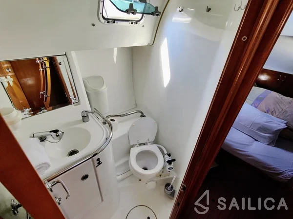 Oceanis Clipper 461 - Yacht Charter Sailica