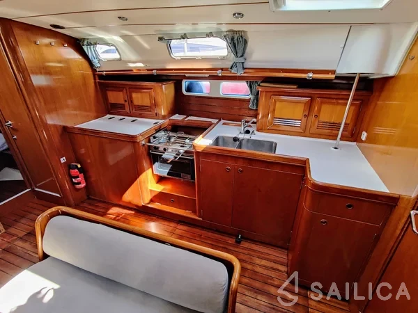 Oceanis Clipper 461 - Yacht Charter Sailica