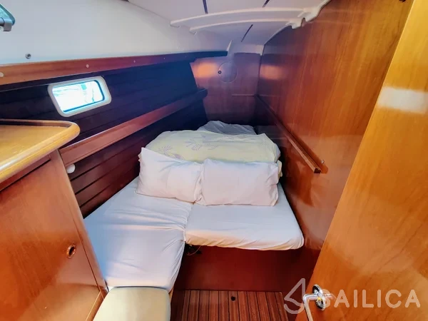 Oceanis Clipper 461 - Yacht Charter Sailica