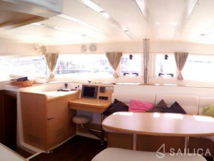 Lagoon 421 - Yacht Charter Sailica