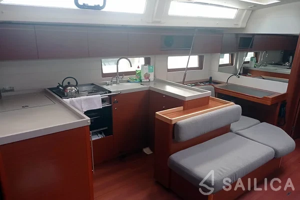 Oceanis 51.1 - Yacht Charter Sailica