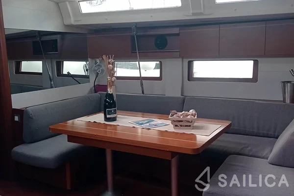 Oceanis 51.1 - Yacht Charter Sailica