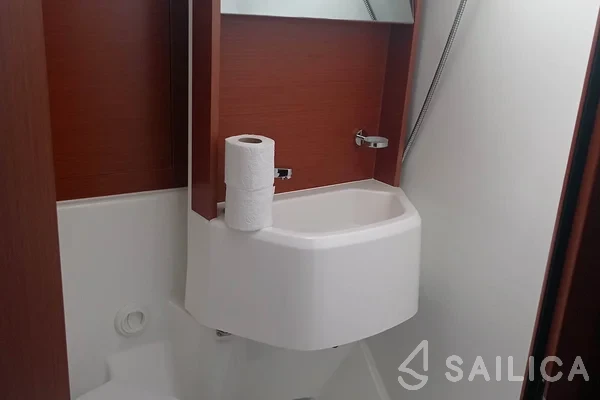 Oceanis 51.1 - Yacht Charter Sailica